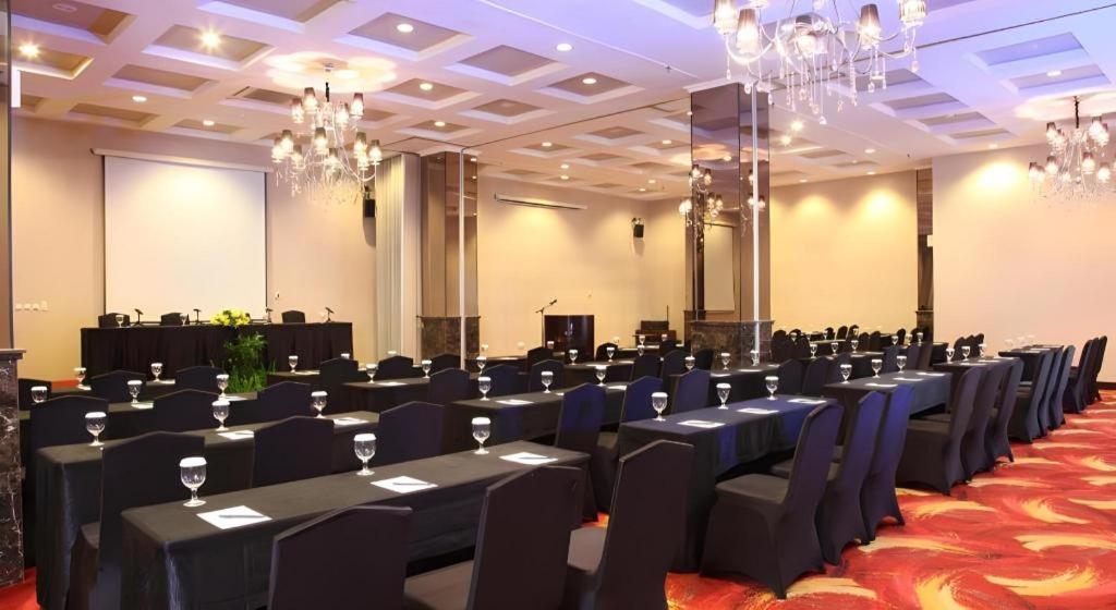 The Mirah Hotel Богор Экстерьер фото