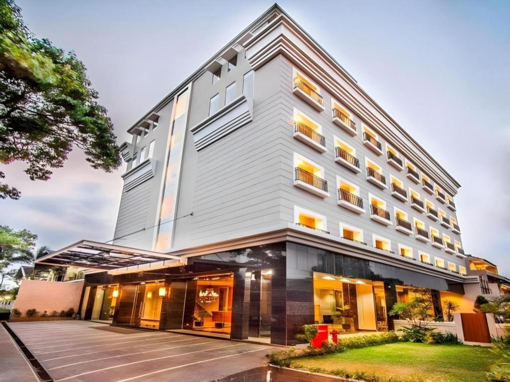 The Mirah Hotel Богор Экстерьер фото