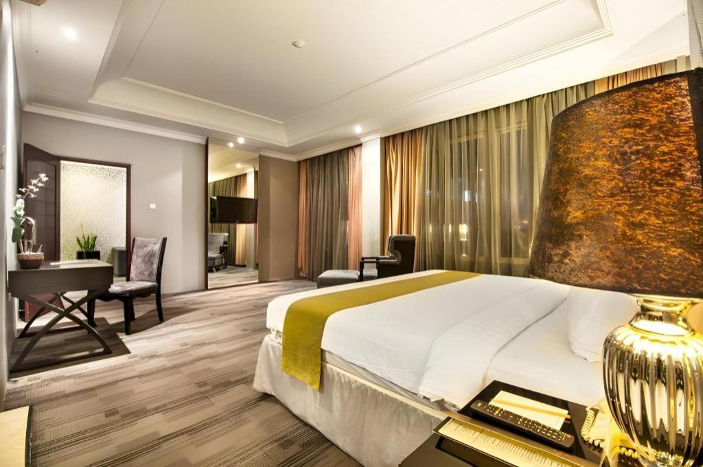 The Mirah Hotel Богор Экстерьер фото